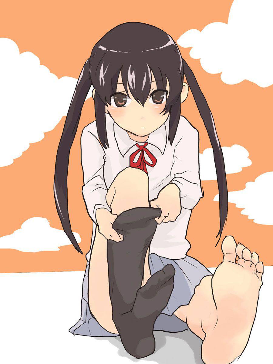 【足フェチ向け】女子高生が靴下脱いだり履いたりしてる二次エロ画像【27】