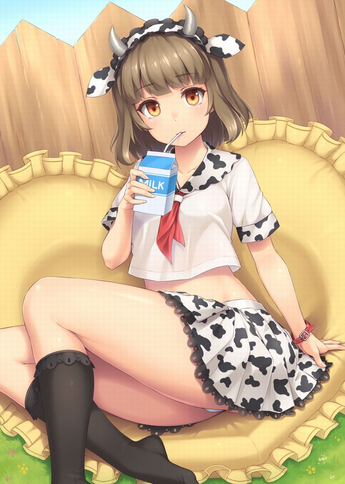 【お行儀が悪い】コップに注がず牛乳をパックから直飲みしてる女子達の二次エロ画像【25】