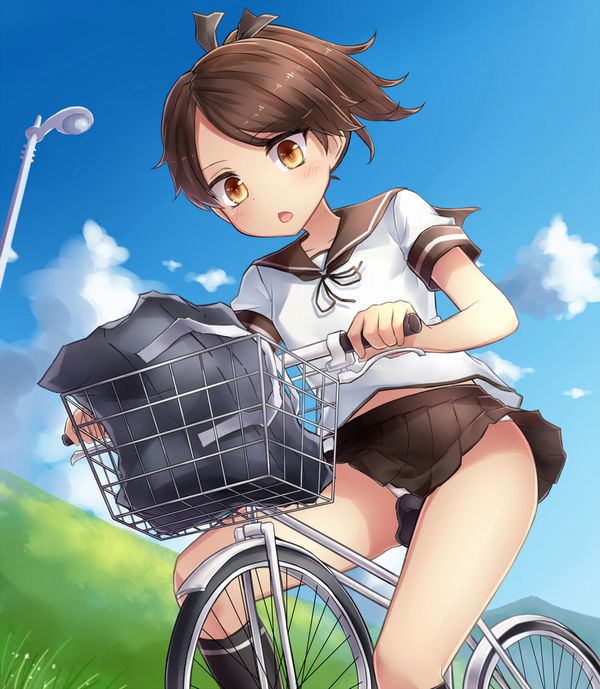 【二次】登下校中な女子高生達の自転車パンチラ画像【12】
