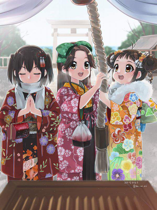 【初詣】晴れ着姿で神社にお参りする女の子達の二次画像【4】