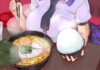 【チラ見不可避】テーブルにおっぱい乗せつつ食事する女子達の二次エロ画像