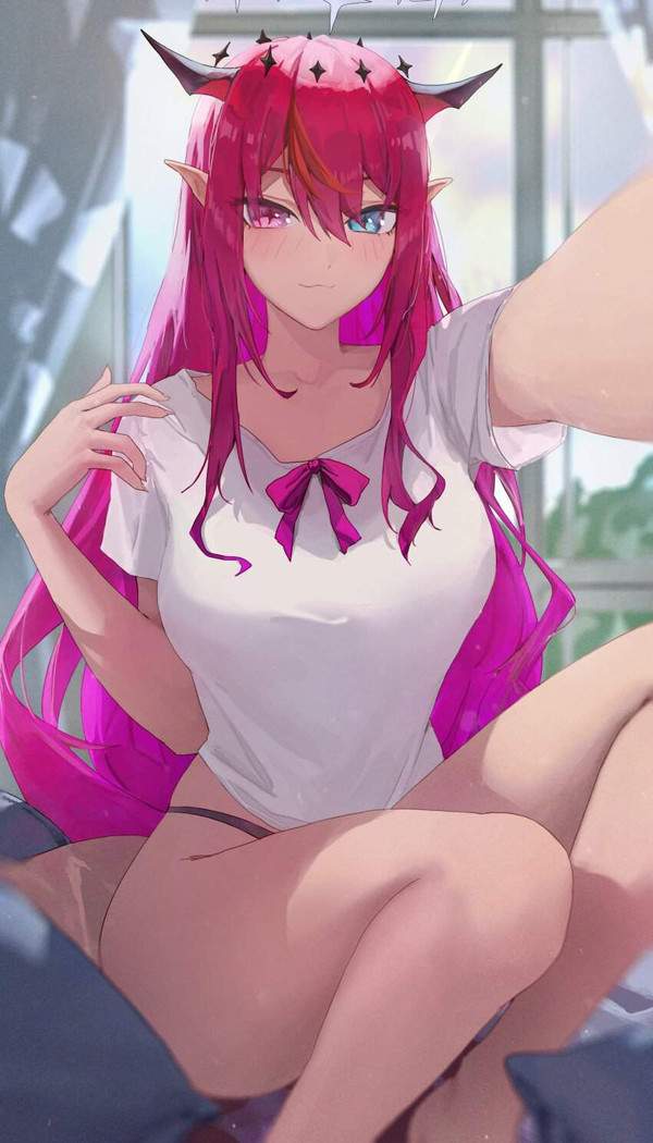 【リアル部屋着】上はＴシャツ下はパンティー姿な女子達の二次エロ画像【17枚目】