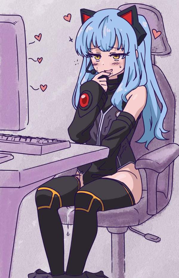 【インターネット記念日】PCモニター見ながらオナる女子のエロ画像【16枚目】