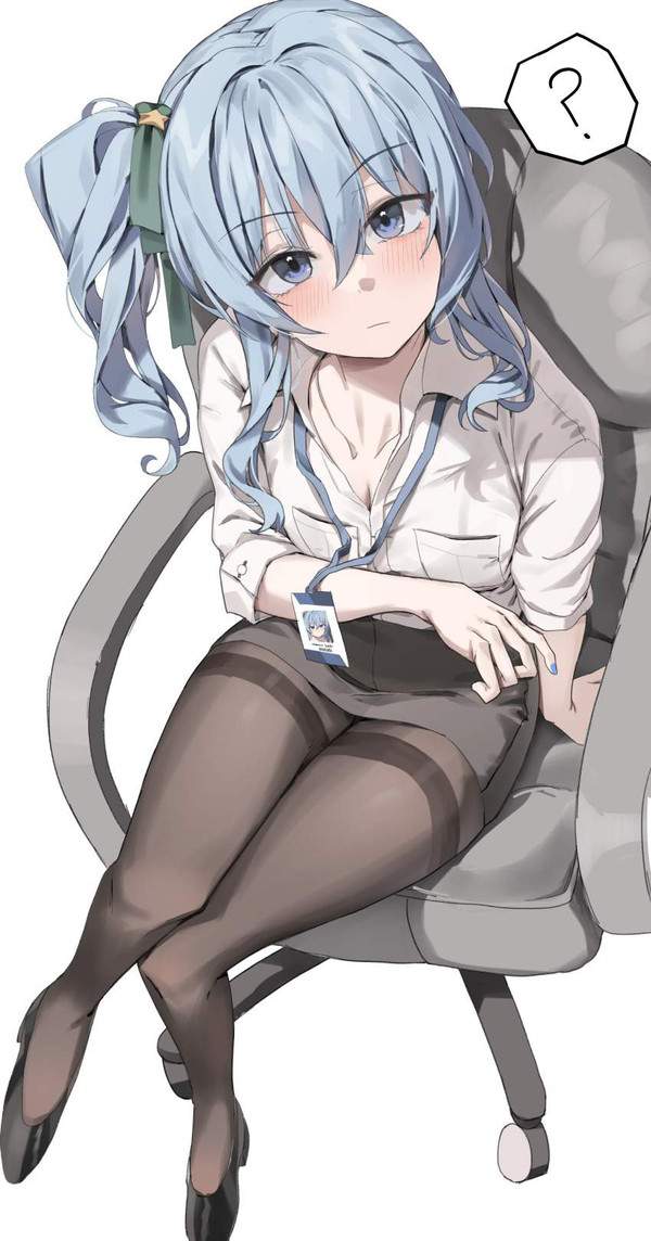 【バミューダトライアングルの日】スカートで椅子に座ってる女子の股間▽が気になる二次エロ画像【16枚目】