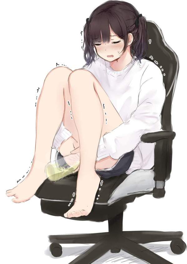 【国道に良く落ちてる】ペットボトルにションベンする女子達の二次エロ画像【37枚目】