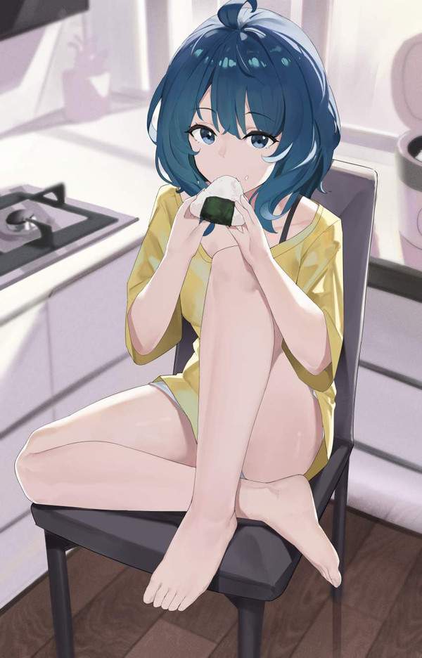 【おにぎりの日】美味しそうにおにぎり頬張る女子達の二次エロ画像【1枚目】
